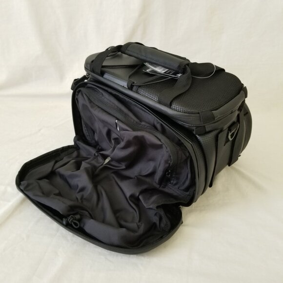 NWT! Revere Waterproof Rigid-Shell Bike Bag w/Side Panniers and Shoulder Strap - Picture 13 of 16
